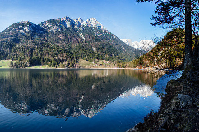 Pünktlich zum Frühlingsanfang ist die Eisdecke des Hintersteiner Sees (bis auf kleine Reste) geschmolzen.