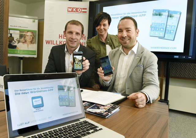 Fans der "Wörthersee-App": Roland Sint, Eva-Maria Sima und Wolfgang Kuttnig (v. l.) | Foto: Walter Fritz