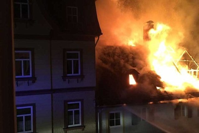 Die Feuerwehr konnte ein Übergreifen auf das Wohnhaus verhindern. | Foto: FF Mitterbach