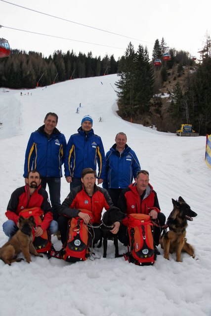 Hurbert Pale (BB Fiss), Stefan Mangott und Georg Geiger (Seilbahn Komperdell) mit Daniel Thönig (Bezirkshundereferent), Franco Brejla (HF Serfaus) und Daniel Vögele (HF Serfaus) | Foto: Daniel Thönig