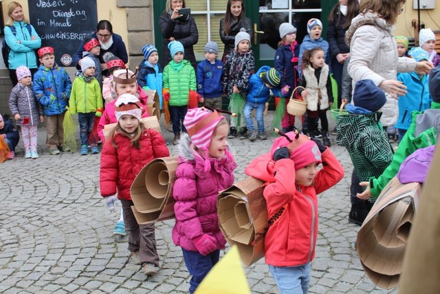  Kindergarten BUNTE WELT begrüßt den Frühling! - Perg Illustration 