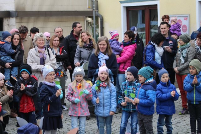  Kindergarten BUNTE WELT begrüßt den Frühling! - Perg Illustration 