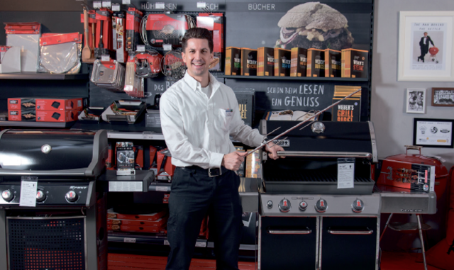 Raphael Kindlinger: „Bei der Wintergrill-Party am Sa. 26. 11. gibt`s Tipps u. Tricks vom Grillprofi und alle WEBER Wintergrill-Neuheiten!“ | Foto: Weber