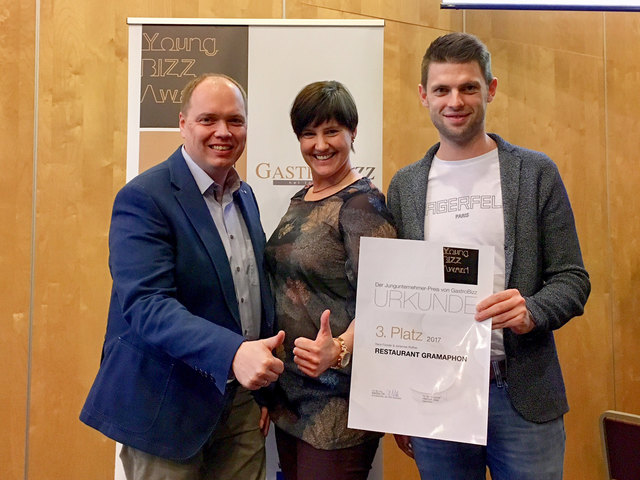 v. l.: Johannes Roither (Geschäftsinhaber), Sandra Obermaier (Serviceleitung) und Rene Füreder (Geschäftsführer und Küchenchef)