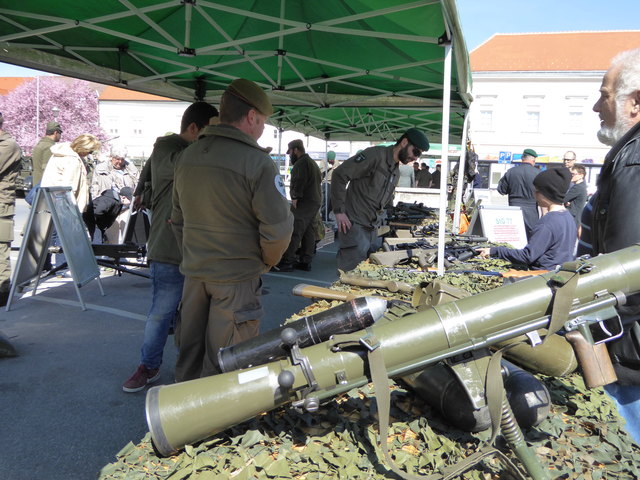 Bundesheer am Brucker Hauptplatz