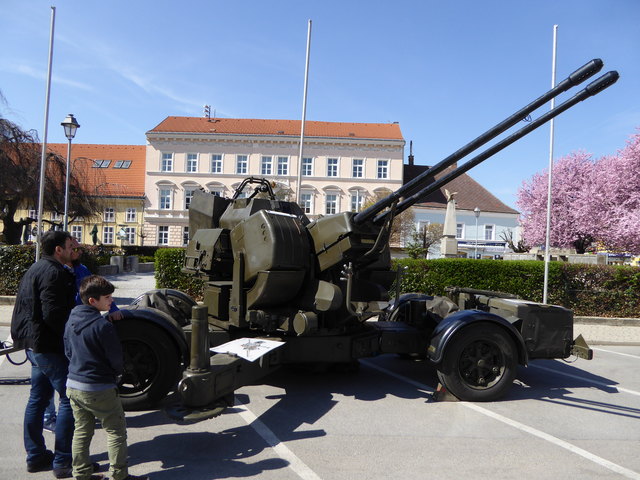 Bundesheer am Brucker Hauptplatz