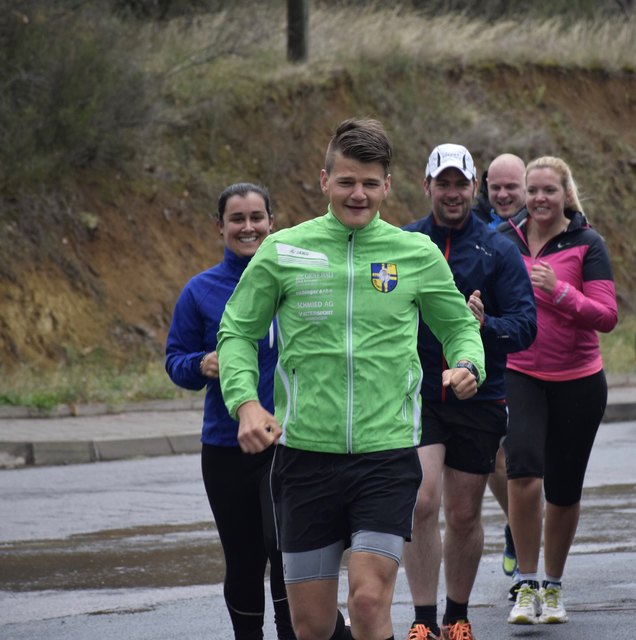 Auf den letzten Km wurde Lukas Hießmair von Freunden begleitet.