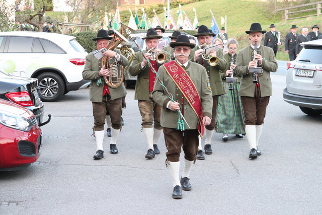 Die Musikkapelle St. Josef führte den Einmarsch an