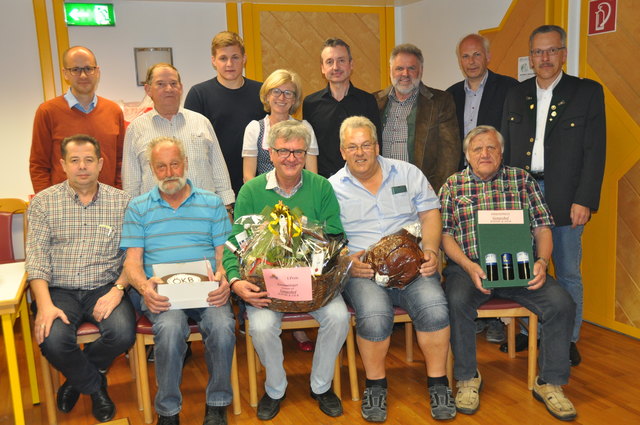 Die Gesamtsieger freuten sich auf  die Osterzeit  ausgerichteten Preise mit  Obmann ADir.Johannes Lambauer, Bgm. Bernd Hermann, Sorgerhof-Chefin  Claudia Rinner und dem  Vorstandsteam