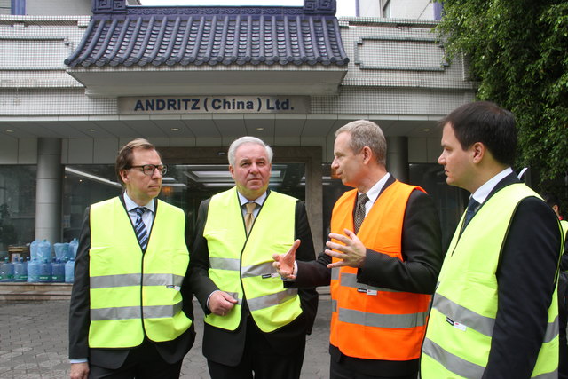 Groß im Geschäft: Thomas Schmitz (Andritz China, 2. v. r.) mit steirischer Politik-Prominenz | Foto: Land Steiermark
