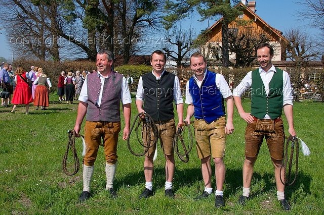 Die Schnalzer aus Wals: von links: Hans, Johann jun., Martin und Robert Esterer | Foto: Peter Krackowizer