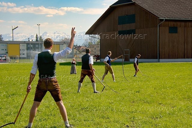 Auf geht's Burschen... oder so ähnlich, dann krachte es, ehm, nein, schnalzte es. | Foto: Peter Krackowizer