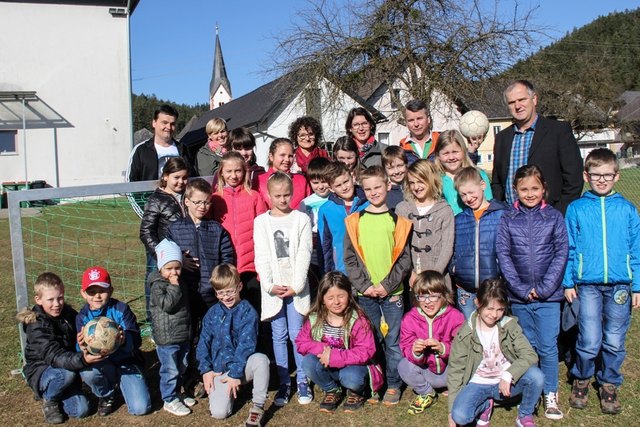 Die Schüler freuen sich sehr über die neuen Tore | Foto: KK
