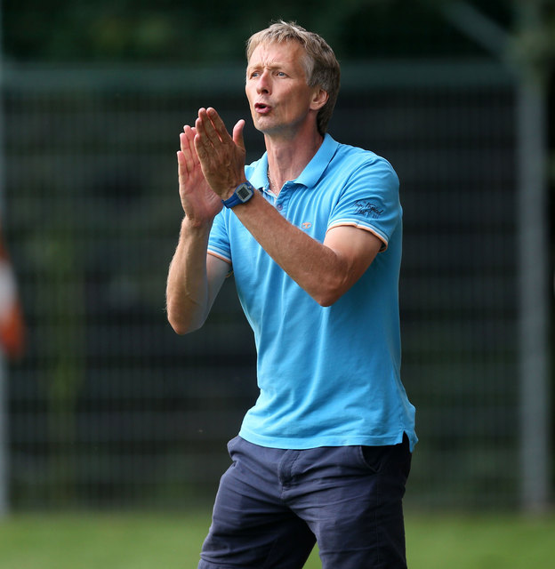 KAC-Trainer Wolfgang Eberhard setzt auf die Jungen im Team | Foto: Kuess