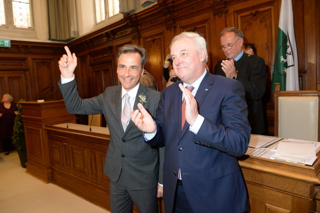 Jubel: Neuer und alter Bürgermeister Siegfried Nagl mit Landeshauptmann Hermann Schützenhöfer | Foto: Stadt Graz/Fischer