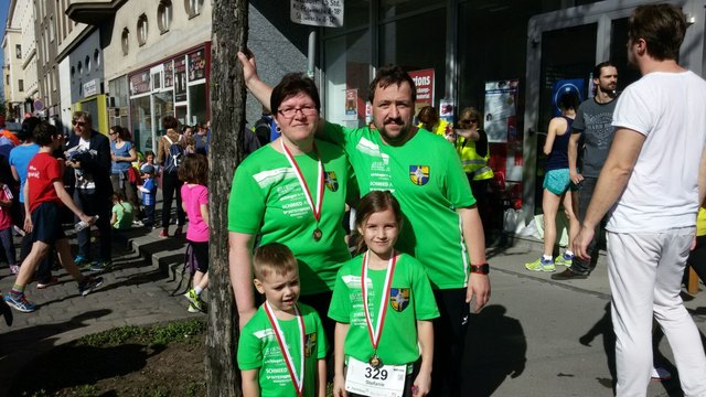 h.v.l.: Karin & Franz Koller, v.v.l.: Elias Stumpfer, Stefanie Menda