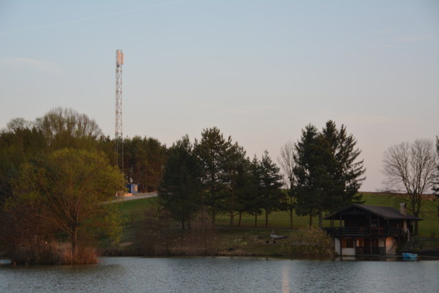 Beim Fischteich in Schandorf wurde ein neuer A1-Sendemast errichtet.