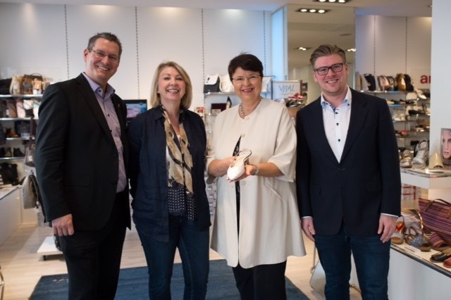 Zuhören und Beraten von Wirtschaftsstadträtin Renate Brauner und Bezirksvorsteher Georg Papai bei gemeinsamen Betriebsbesuchen und der erster Wirtschaftssprechstunde. | Foto: PID/Bohmann