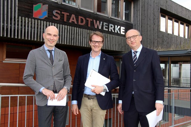 Gut gerüstet in die Zukunft: Stadtwerke Hartberg-Geschäftsführer Peter Pilz, Bgm. Marcus Martschitsch und AR-Vorsitzender Martin Piaty (v.l.).