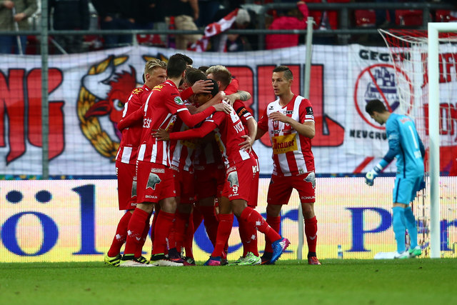 Jubel bei den Kapfenberger, Victor hat das Tor zum 0:1 erzielt. | Foto: GEPA pictures/ Felix Roittner