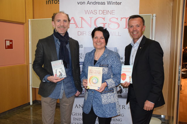 "Was deine Angst dir sagen will": Andreas Winter, Petra Erhart-Ruffer (FiW) und Otmar Ladner (WK Landeck).