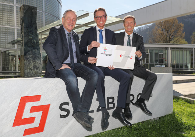 Die Salzburg AG engagiert sich als Hauptsponsor für die Europäischen Betriebssportspiele (ECSG) 2019 in Salzburg. Im Bild: Vorstandssprecher Leonhard Schitter (Mitte) mit Manfred Pammer (rechts) und Gerhard Schmidt (links) vom durchführenden Verein „Sportfestivals Salzburg“. | Foto: Neumayr