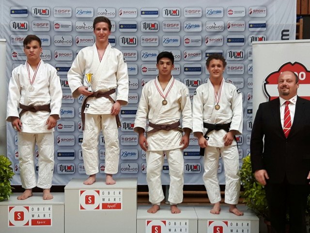 Valentin Leonfellner 2. v.r. | Foto: SVG G. Gschwand