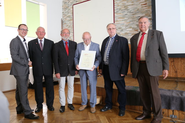 Albert Taschner erhielt das Ehremzeichen in Gold. | Foto: Privat