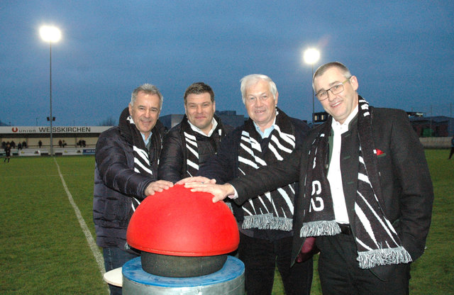 Von links: Präsident Fritz Eiber (Molto Luce), Mario Heine (Techquadrat), Obmann Alois Langmayr und Markus Schwarzlmüller (Raiffeisenbank Weißkirchen). | Foto: Klaus Haslinger