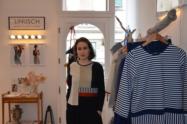 Kostüm und Grafik: Bei Tehilla Gitterles Mode spielen geometrische Formen eine wichtige Rolle