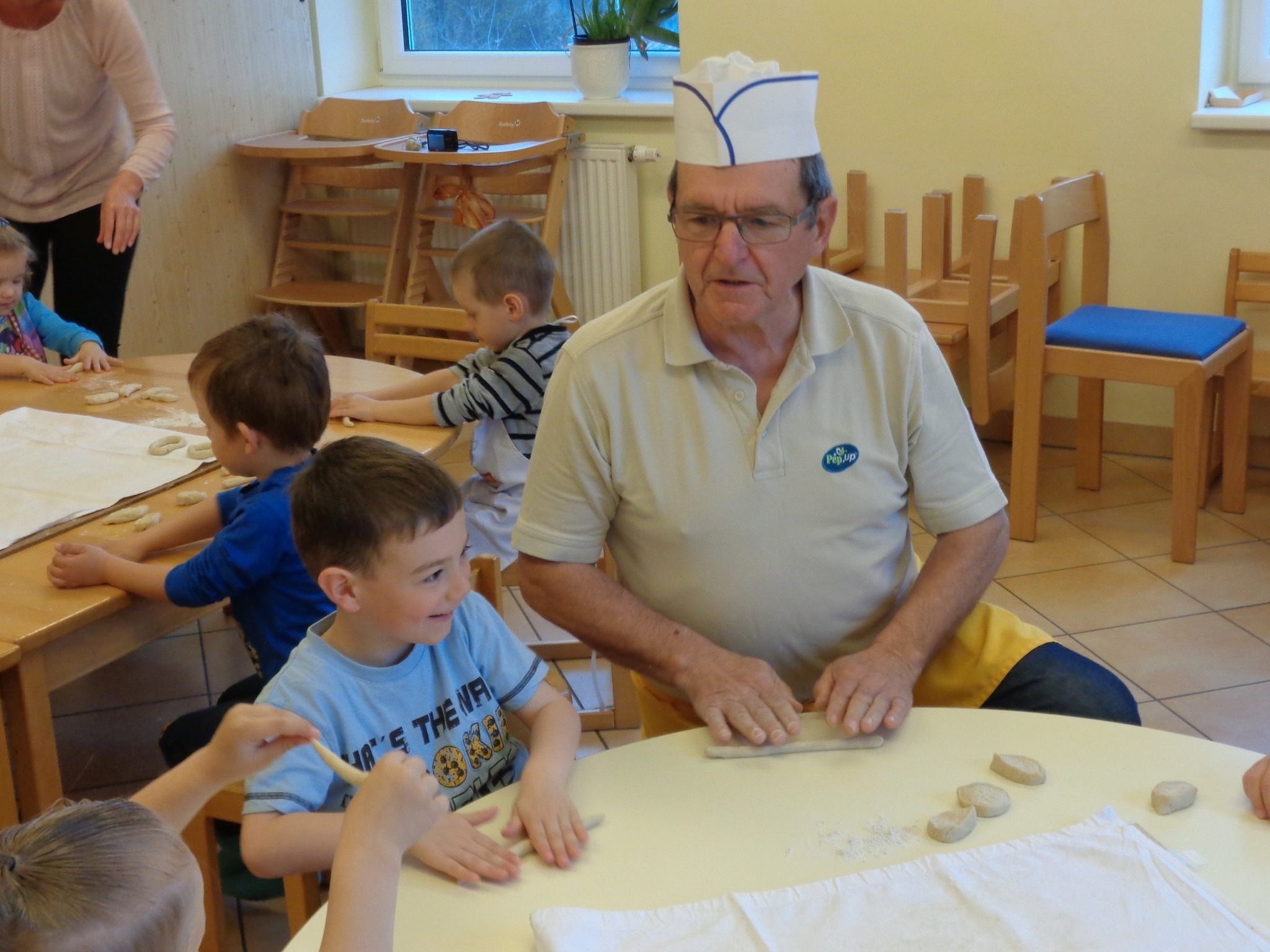 Beigerl backen und Palmbuschenbinden – Ostertraditionen im Kindergarten