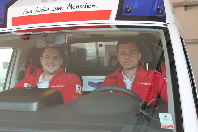 Gregor Dirnberger und Martin Haslinger (re.) besetzten an jenem Tag einen von drei aktiven Krankenwägen.