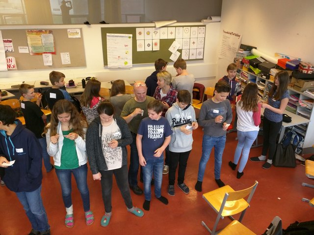 Bezirksinspektor Gerald Greimel und Inspektorin Anita Kerbl gemeinsam mit den Schülern des BRG Kirchdorf im Rahmen eines erfolgreichen Workshops zum Thema Mobbing | Foto: BRG/BORG Kirchdorf