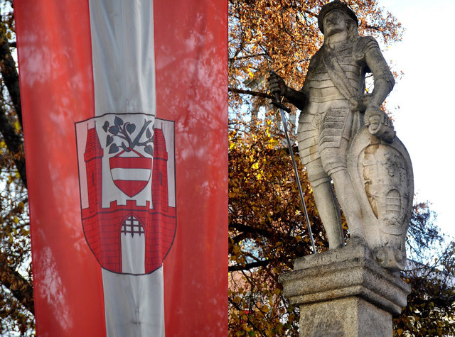 Ybbser Fahne beim Kilian-Brunnen am Hauptplatz. | Foto: Fritz Kulhanek