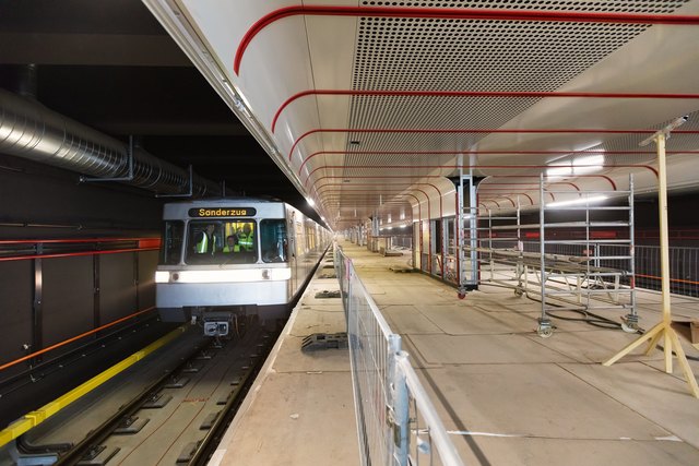 Einstellfahrten auf der neuen U1-Trasse nach Oberlaa im Stationsbereich Alaudagasse.