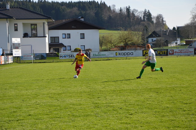Thomas Löberbauer (hier am Ball) wirbelte gemeinsam mit Alexander Meister über die rechte Seite