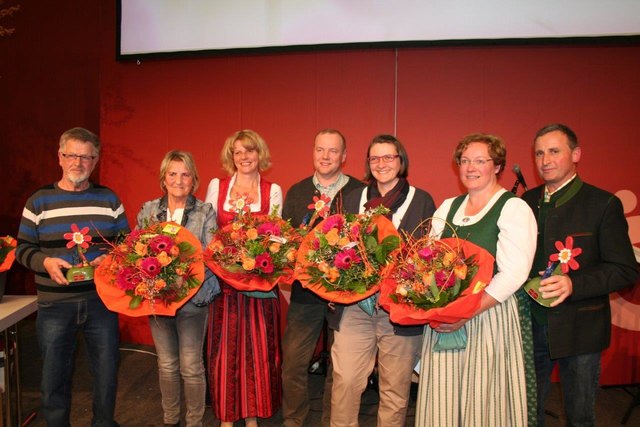 Die vier glücklichen Gewinner der Kategorien "Schönstes Wohnhaus", "Schönster Garten", "Schönster Gemüsegarten" und "Schönstes Bauernhaus". (Foto: Mosik)
