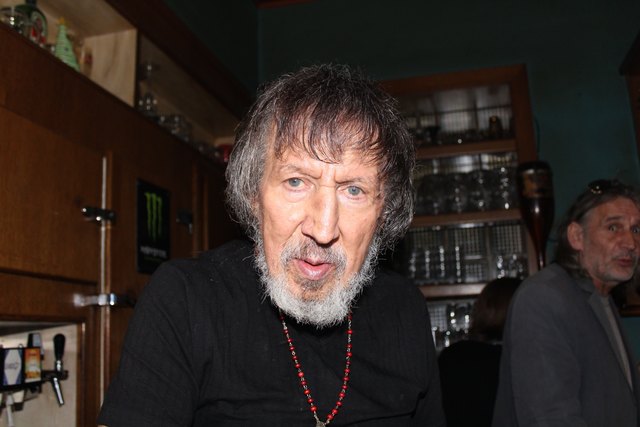 Hausherr Fritz Kosir ist ebenfalls schon längst Kult in der Bärnbacher Szene. | Foto: Lederer