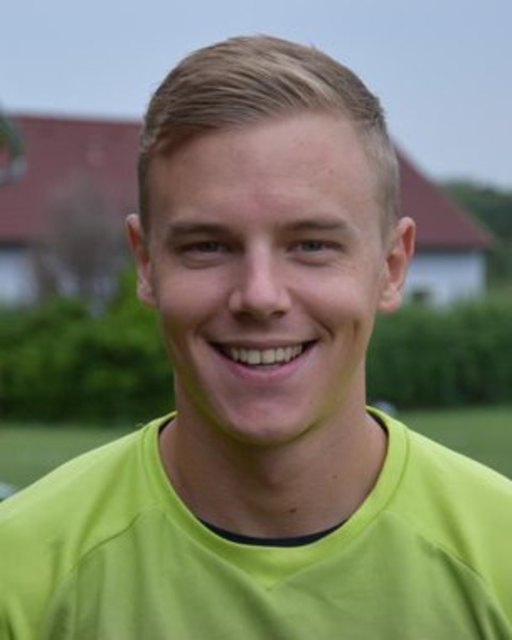 ATSV Peter Prazak will Tor sauber halten Schwechat