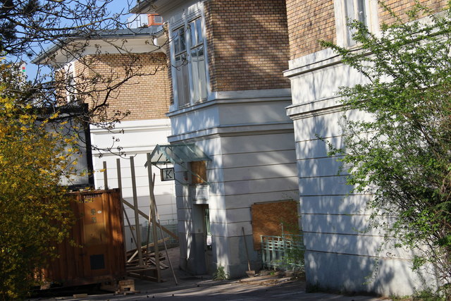Beim ehemaligen Pavillon K wurde zu bauen begonnen.
