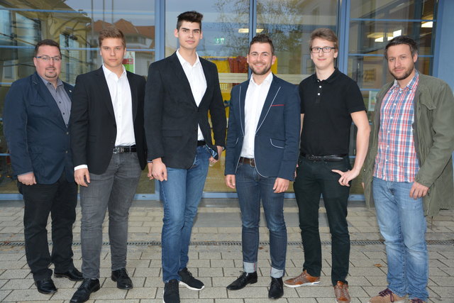 Die Junge ÖVP Fürstenfeld, um Obmann Patrick Meixner (3.v.l.) begrüßte zu den Fürstenfelder Stadtgesprächen Digitalisierungsexperte Christian Paltinger (3.v.r.)
