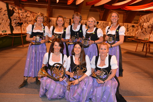 „Stubaier Jagdhornklang“ – die einzig weiblich besetzte Bläsergruppe Tirols bei der Trophäenschau in Seefeld