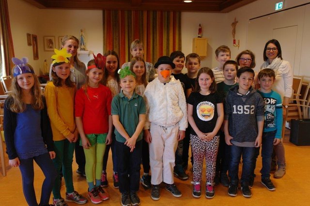 Mit einem Musical überraschten die Kinder der 4. Klasse der VS Pinggau die Bewohner des Pflegewohnhaus Friedberg. | Foto: Grill