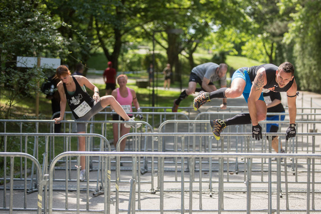 Beim Wienathlon müssen die Teilnehmer alle 23 Bezirke in Form von Hindernissen bewältigen. | Foto: MagMag