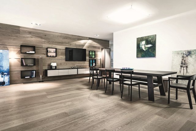 Wand und Böden aus einem Holz – alles ist aufeinander abgestimmt. | Foto: Auinger