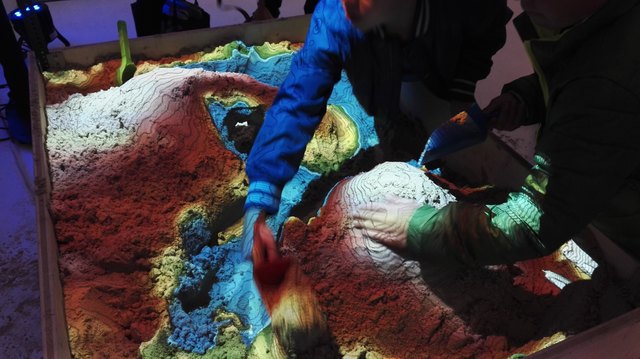 Kinder beim Terra-forming | Foto: Science Pool