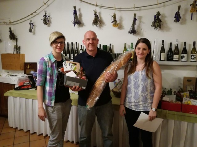 Partnerschnapsen in St. Georgen: Melanie Fürst, Herwig Stutz und Melanie Aigelsreiter im Gasthof Hueber. | Foto: Paul Magg