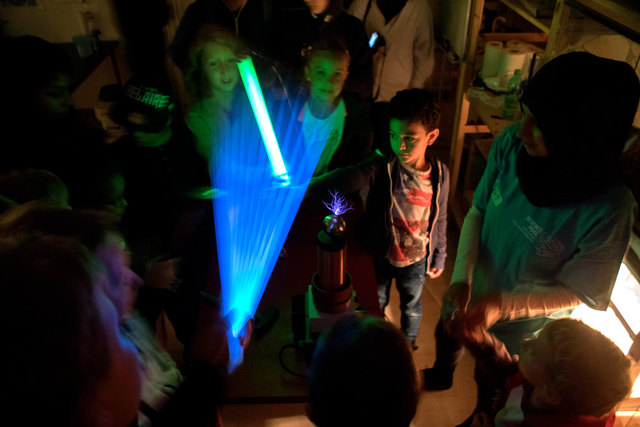 Musik machen mit Laserstraheln: Ein Hit für die Kleinen und Großen. | Foto: Science Pool