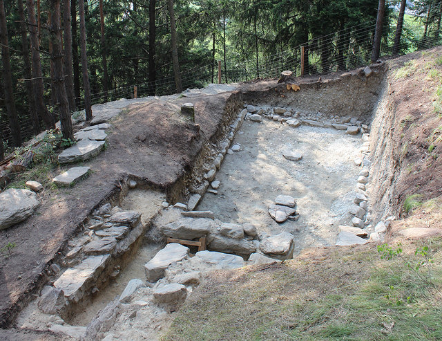 Haus VI nach seiner Freilegung – eines von mehreren Objekten am Ausgrabungsgelände in Birgitz!