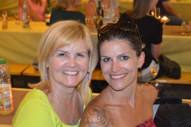 Daniela Berger und ihre Mutter Martha (l.), die in den Unfall verwickelt war. | Foto: Foto: privat